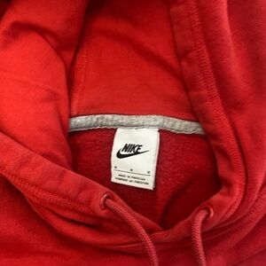 medium size men’s red nike hoodie